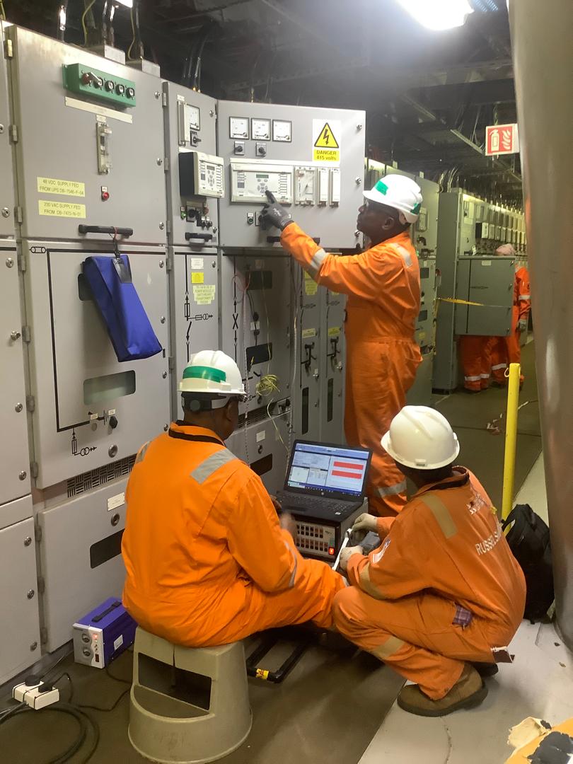 Hebuma engineers working on HV switchgear